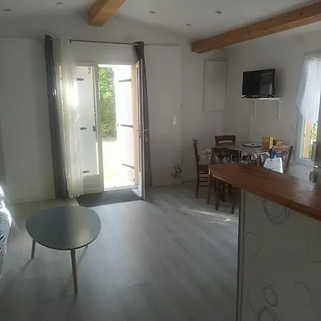 Maison Dans Un Ecrin De Verdure