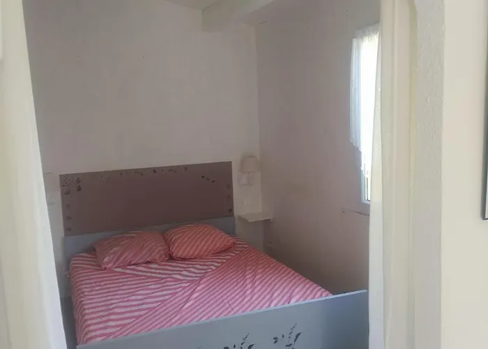 Maison Dans Un Ecrin De Verdure Le Fouilloux